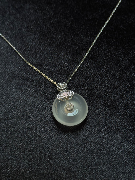 Lotus pendant